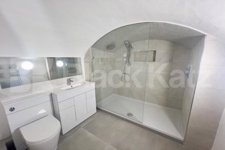 Stunning newly refurbished two bedroomed garden flat  Alderney Street, Pimlico / Victoria